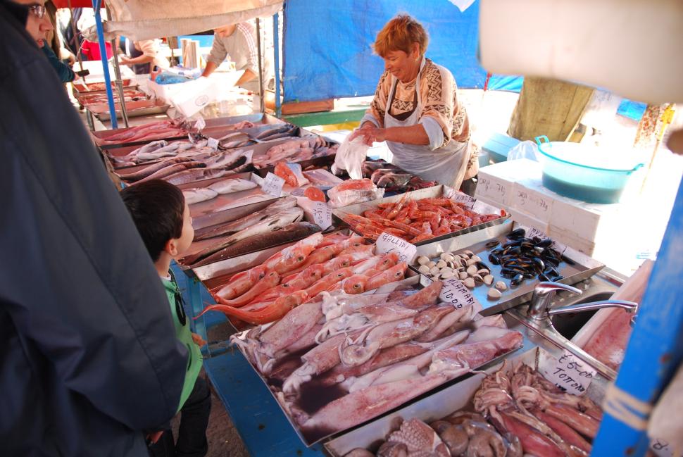 Воскресный рынок в городе Marsaxlokk