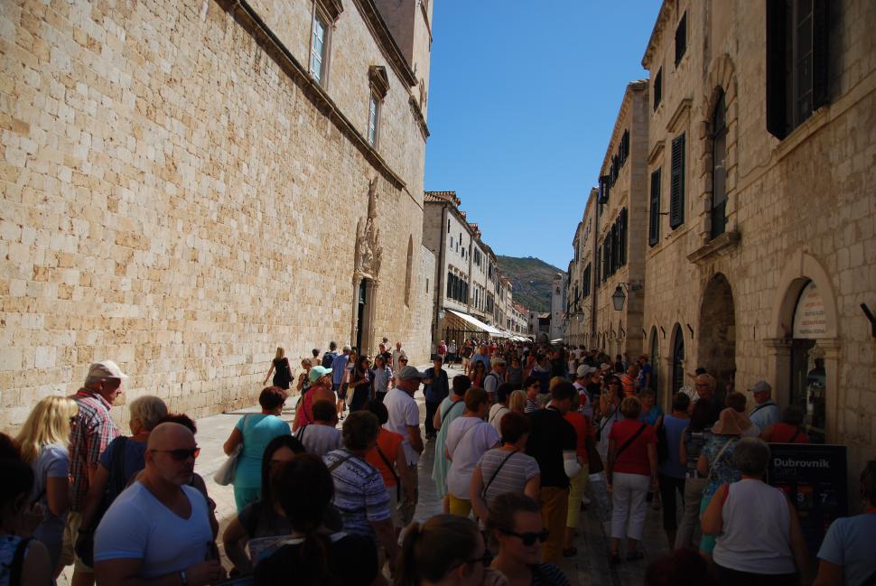 Толпы туристов в старом Дубровнике