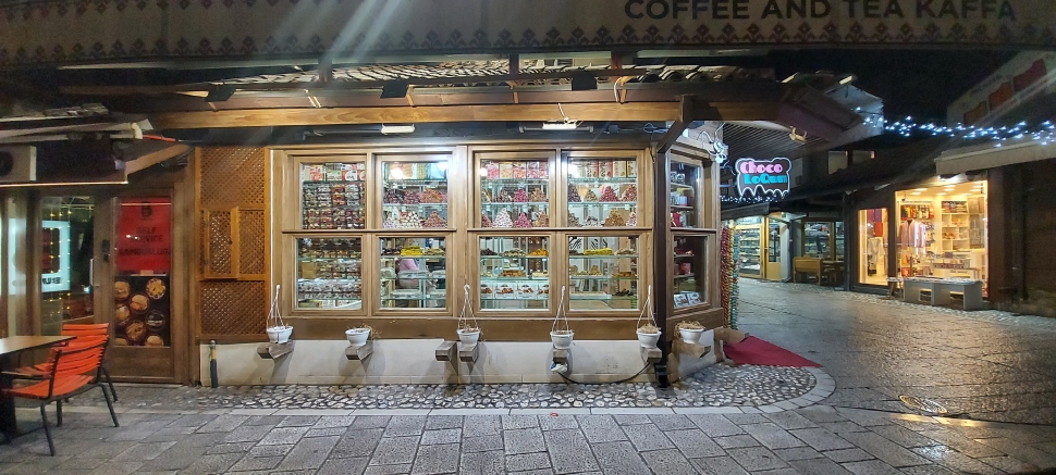 Сладости на улице Sarači