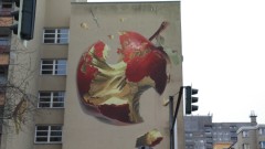 Apple-globe on the wall of a house in Berlin