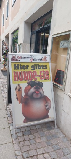Ice cream store for dogs in Mittenwald