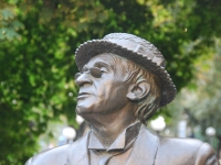 Киев, лето 2009. Памятник Паниковскому