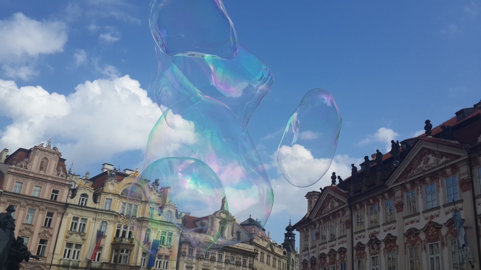 Прага, мыльные пузыри на Староместской площади