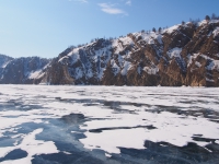 Байкал, остров Ольхон, Хужир. Март 2018. Вид на Ольхон со льда Байкала
