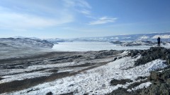 Вид на замерзший Байкал