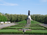 Берлин, Люббенау, Потсдам. Май 2018. Трептов парк, памятник Воину-освободителю